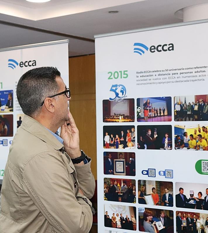 Imagen secundaria 2 - Más imágenes de la inauguración de la muestra.