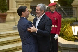 El lehendakari, Imanol Pradales, recibió al presidente de Canarias, Fernando Clavijo la tarde de este jueves para abordar la gestión migratoria.