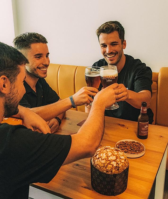 Imagen secundaria 2 - Dorada Especial y Pastelería Zulay se unen para crear un panettone único elaborado con cerveza