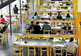 Imagen de archivo de la biblioteca del campus del Obelisco de la ULPGC.