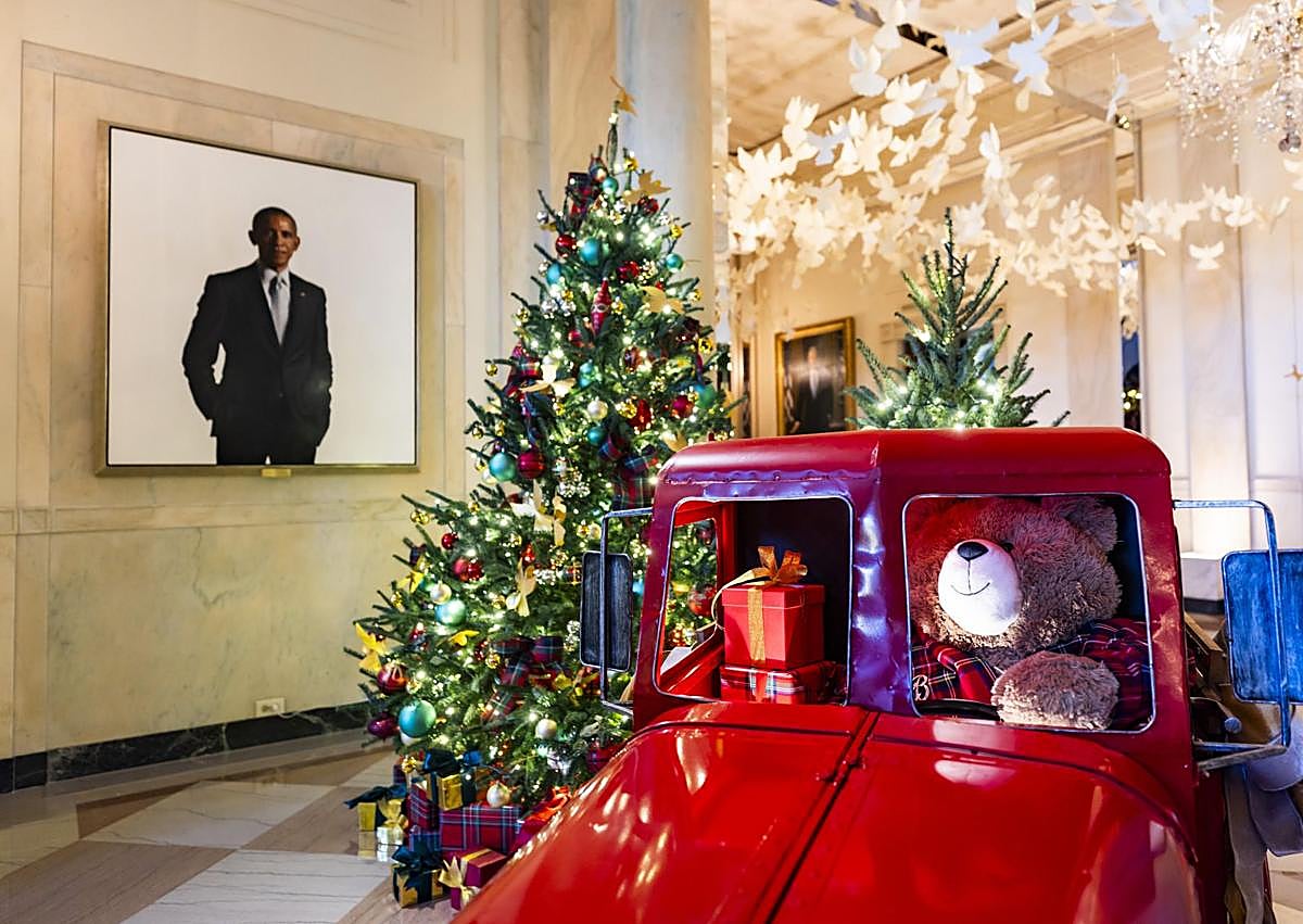 Imagen secundaria 1 - Luces y símbolos de paz en las últimas navidades de Biden en la Casa Blanca