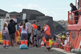 Imagen de archivo de una embarcación que llegó a El Hierro el pasado 12 de diciembre.