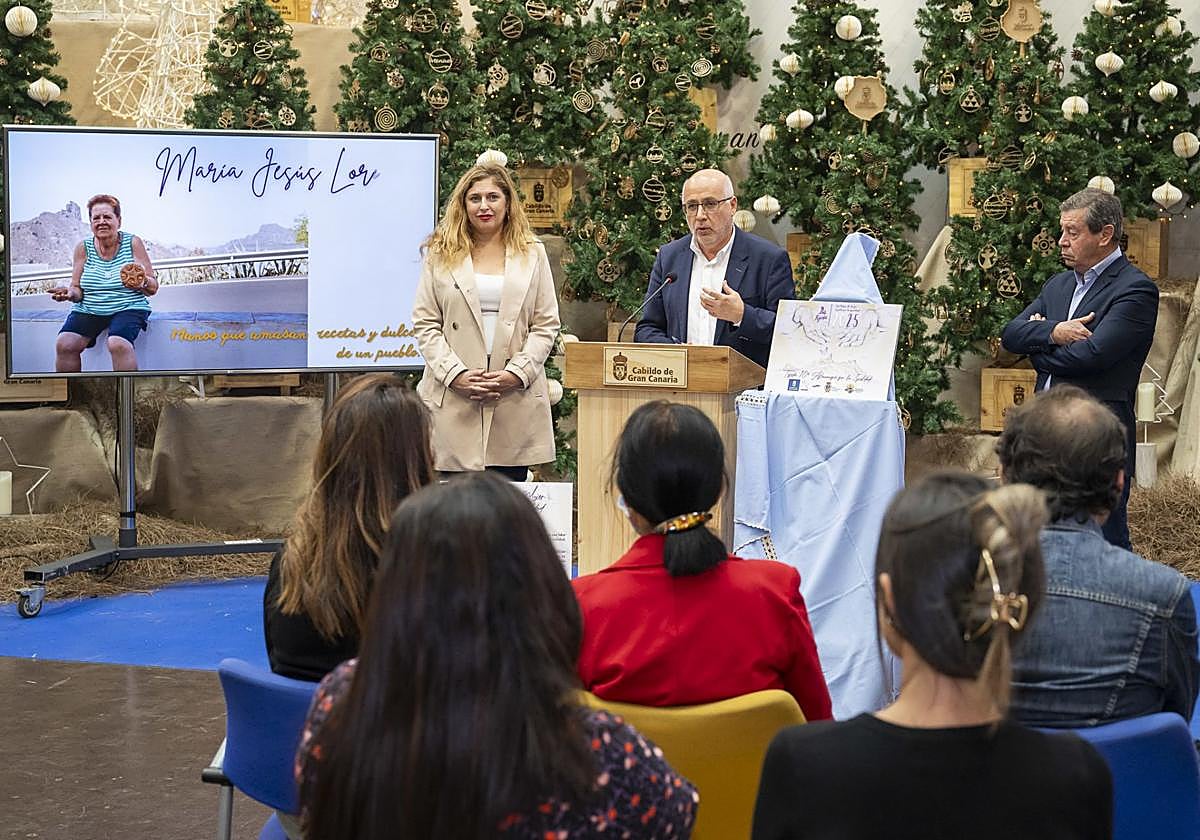 Acto de presentación del calendario 'Con manos de mujer, Tejeda 2025'.
