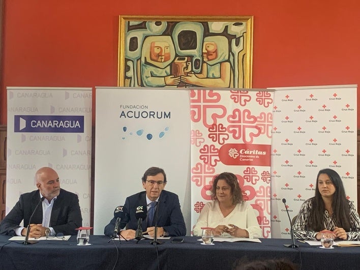 Rafael Herrera(i), de Canaragua; José Sintes, de Acorum; Caya Suárez, de Cáritas y Carmen Montesdeoca, de Cruz Roja.