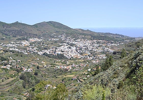 Vista general del casco de Teror y los barrios aledaños.