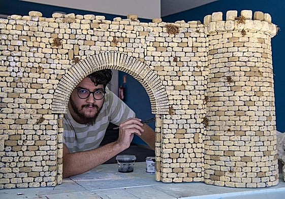 Ignacio Maya, bajo el arco de una de las estructuras que a priori pensaba montar en el belén del Parque del Sur.