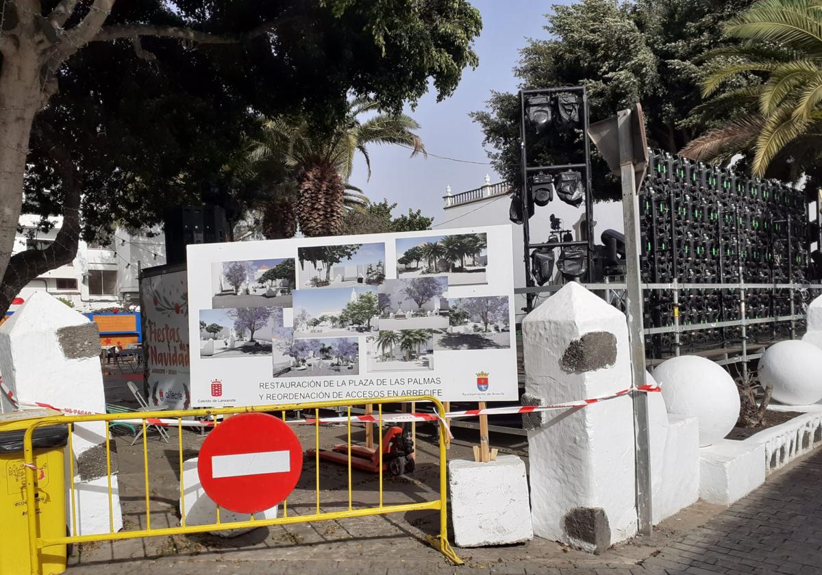 Plaza de Las Palmas, estos días con diversos montajes navideños.