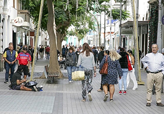 Vista de la calle Real de Arrecife, municipio con la mayor concentración de residentes.
