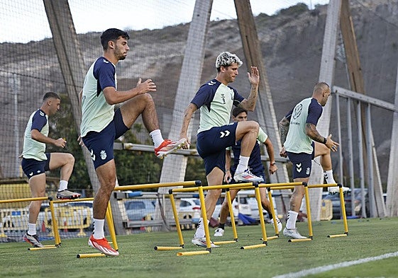 Entrenamiento de la plantilla de la UD en Barranco Seco en esta temporada.