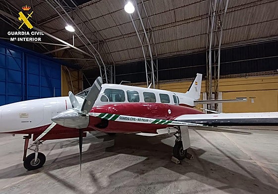 Imagen de la avioneta precintada.