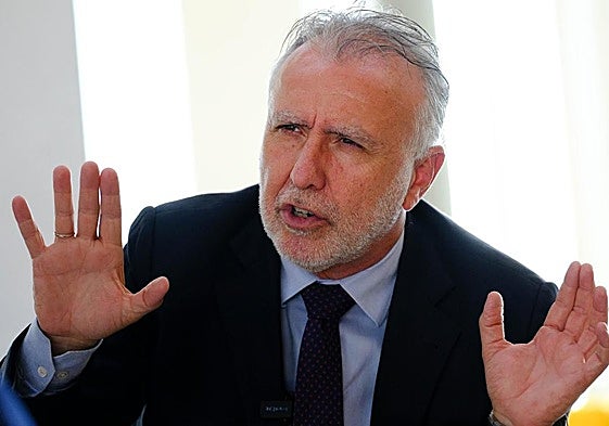 El ministro de Ángel Víctor Torres, a comienzos de este mes, al ser entrevistado por este periódico.