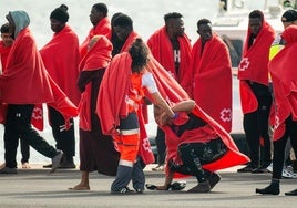 Llegada de migrantes al puerto de Arrecife.