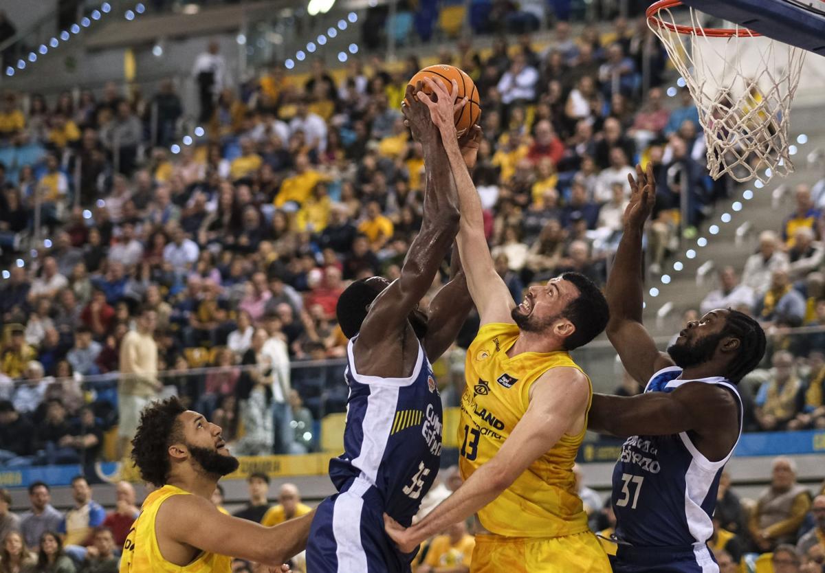 El Dreamland Gran Canaria empequeñece al líder en el Arena (97-94)