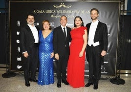 Foto del elenco.