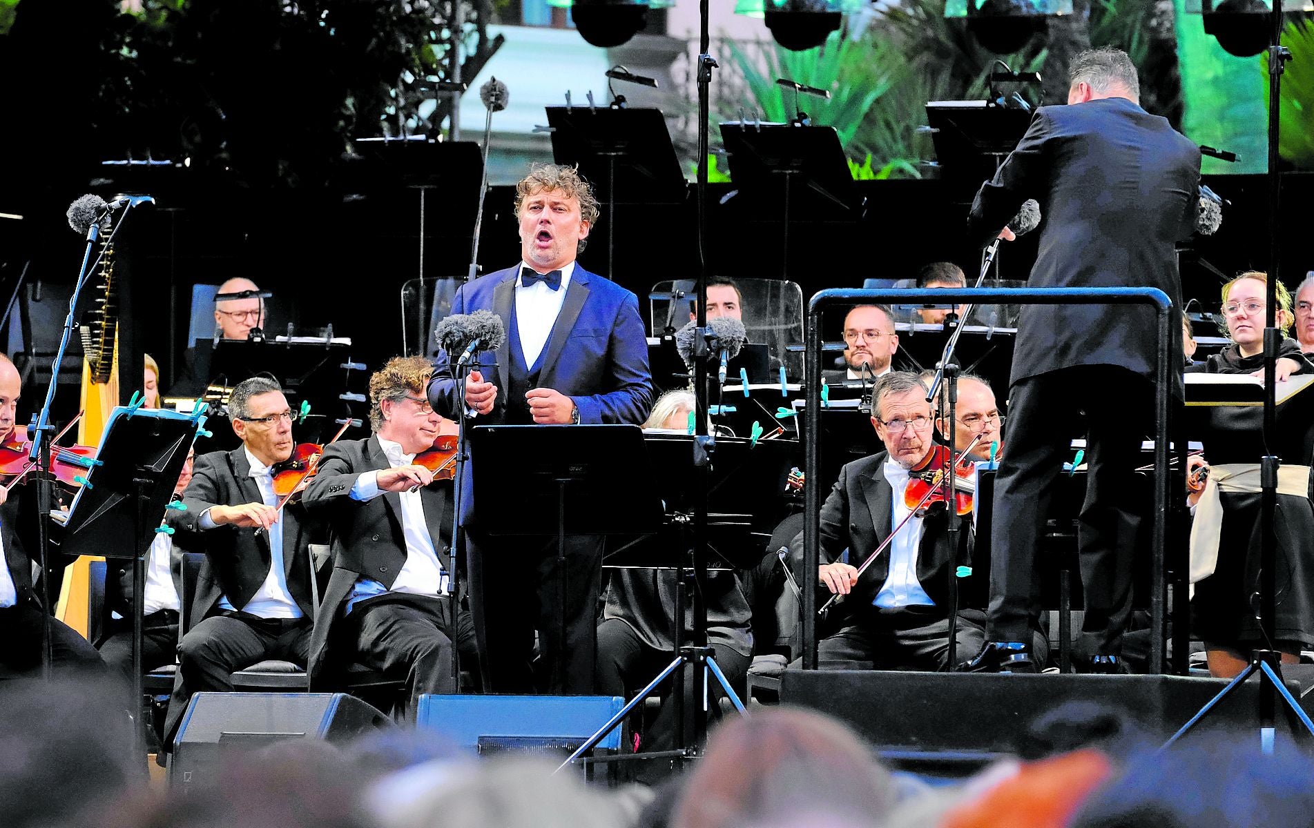 25 de junio | Kaufmann, el Pavarotti del siglo XXI para muchos, se lucía junto a la mezzo Rachvelishvili y la OFGC, con Chichon al frente, en el Festival Santa Catalina Classics. 