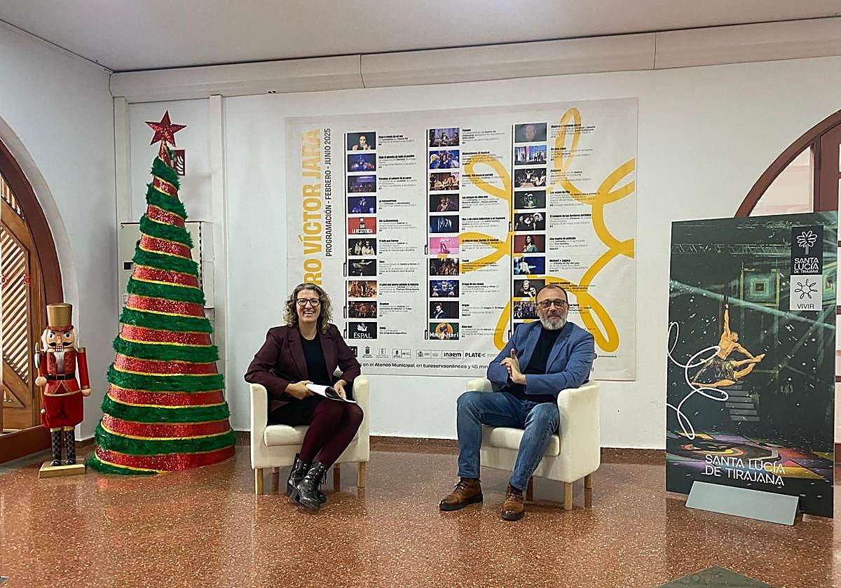 Yaiza Pérez y Francisco García, este lunes, en el Víctor Jara, durante la presentación de la programación.