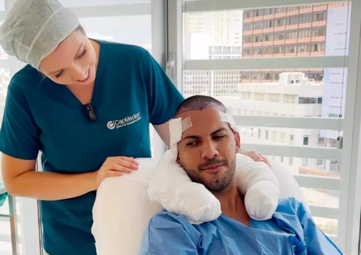 Jonathan Viera, durante el tratamiento capilar al que se ha sometido en CapMédica.