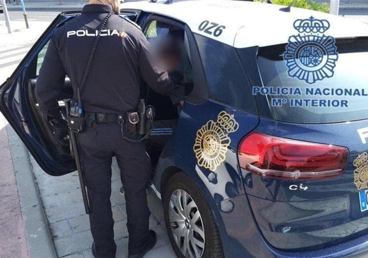 Foto archivo de un agente de la Policía Nacional.