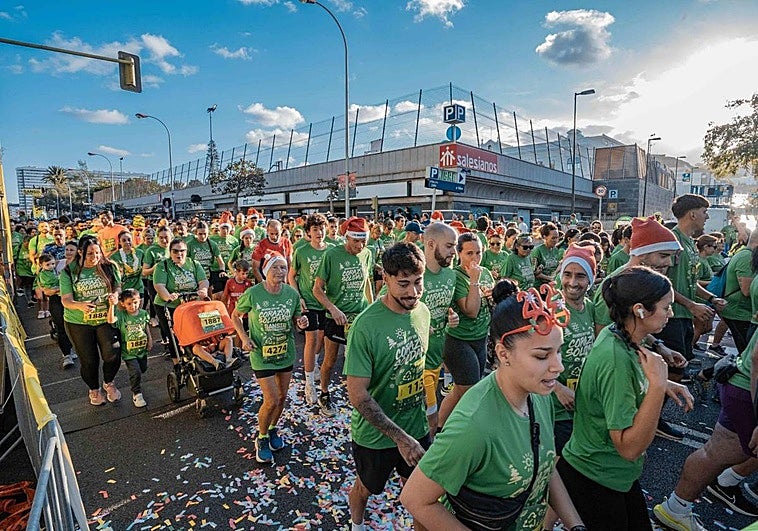 Corredores y corredoras en la salida de la San Silvestre en Las Palmas de Gran Canaria.