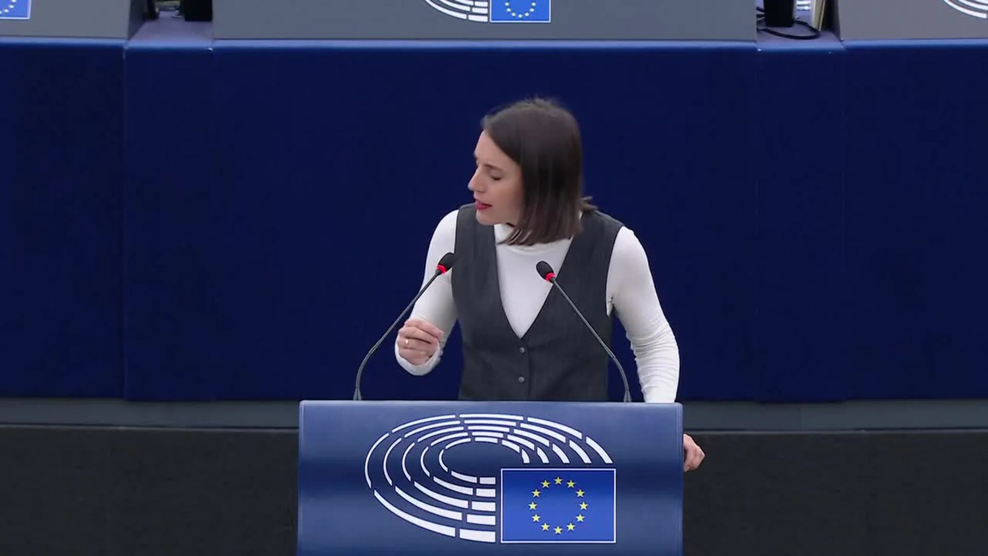 La vicepresidenta de la Eurocámara obliga a Irene Montero a quitarse un "pañuelo" palestino