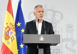 Ángel Victor Torres en una rueda de prensa.