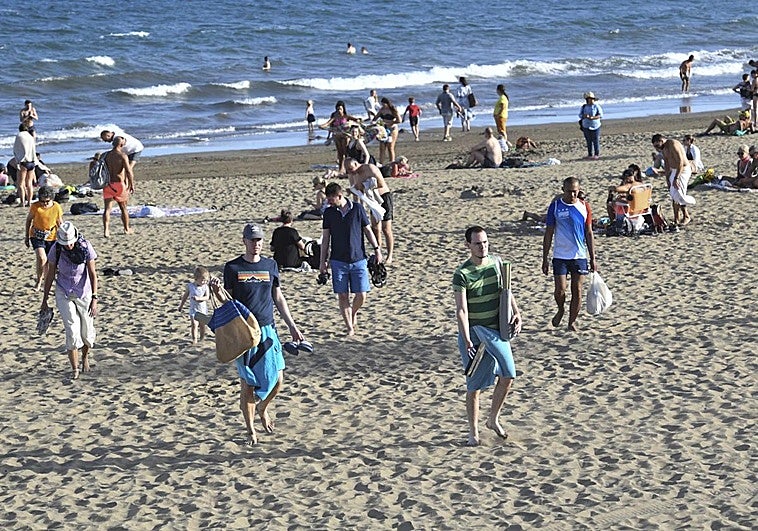 Turistas en el sur de Gran Canaria.