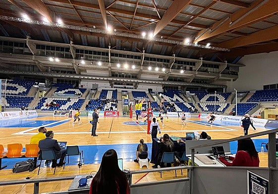 Sólida defensa del conjunto grancanario durante todo el encuentro.