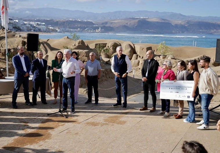 Pedro Quevedo, concejal de Turismo, en la clausura del belén de arena.