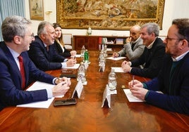 El presidente canario Fernando Clavijo y el ministro Ángel Víctor Torres tras la reunión de este jueves