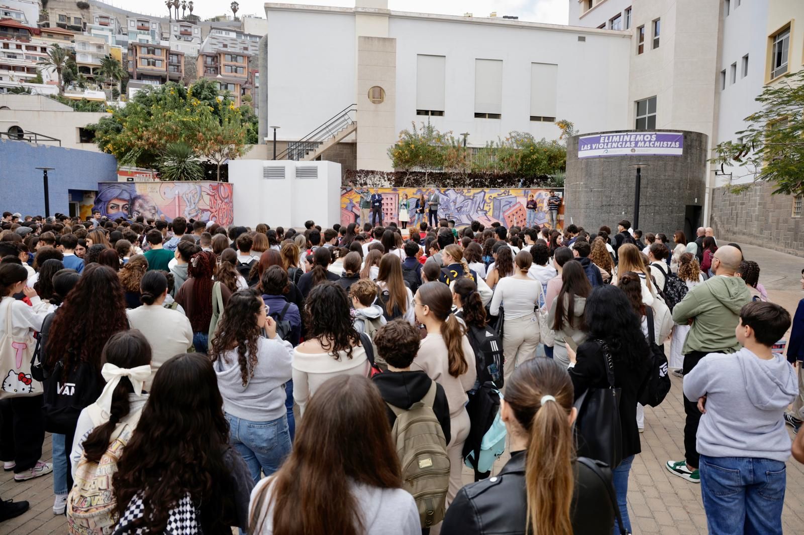 800 estudiantes participan en el concurso de redacción del Claret