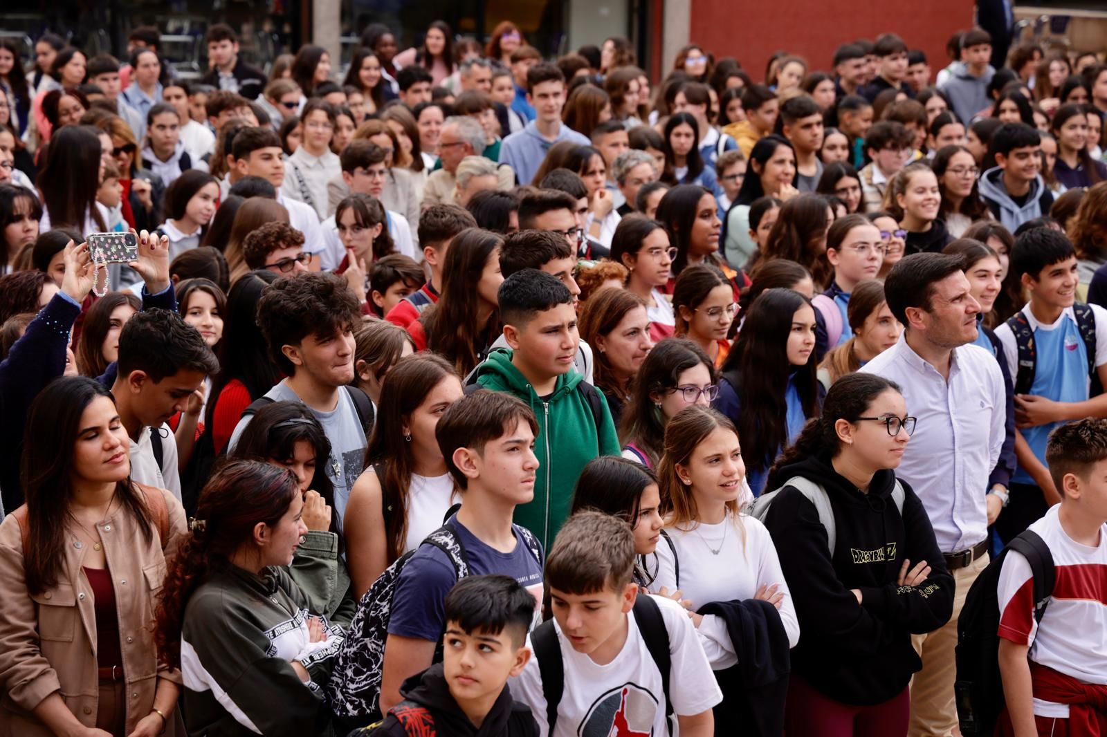 800 estudiantes participan en el concurso de redacción del Claret