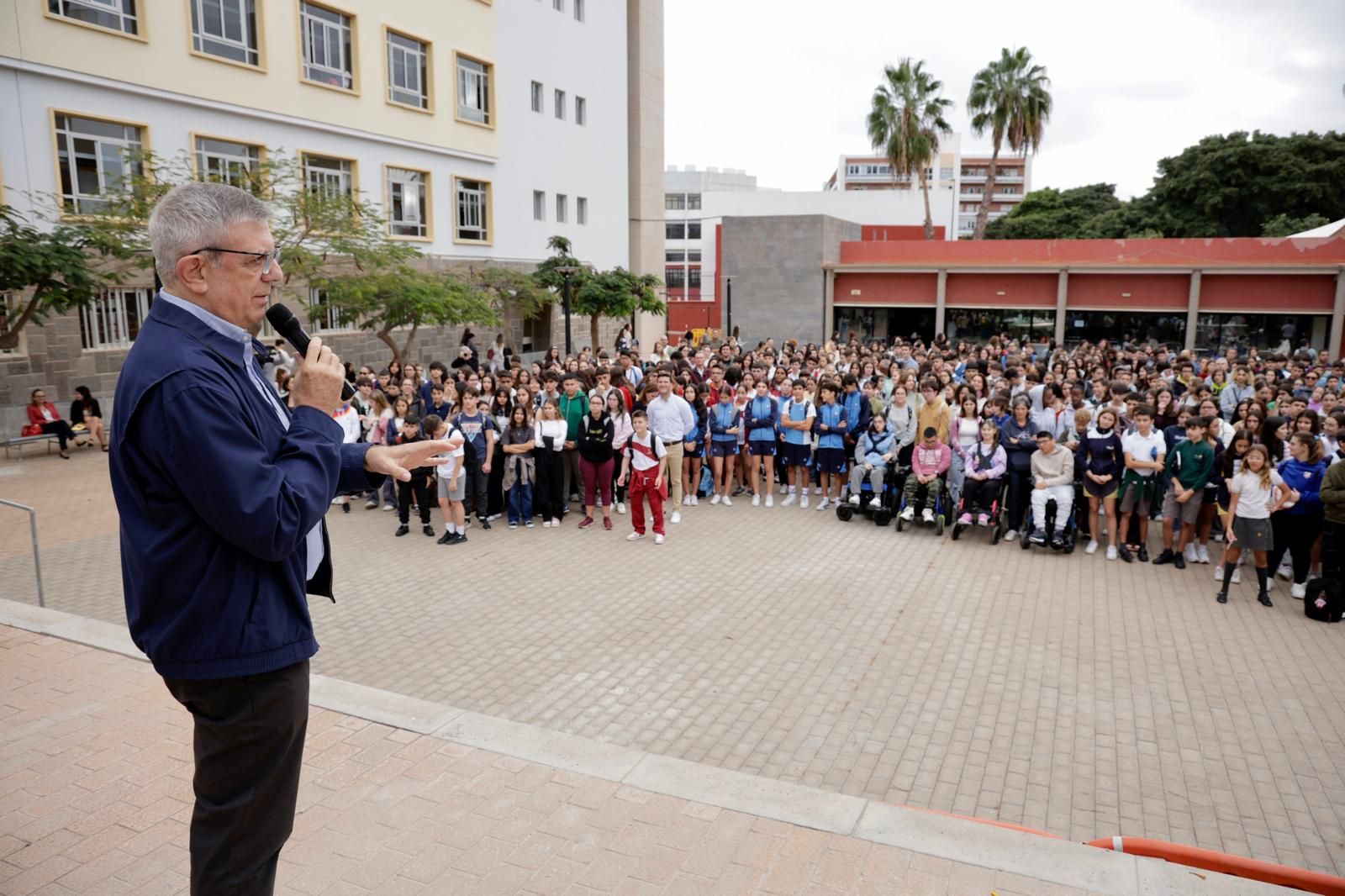 800 estudiantes participan en el concurso de redacción del Claret