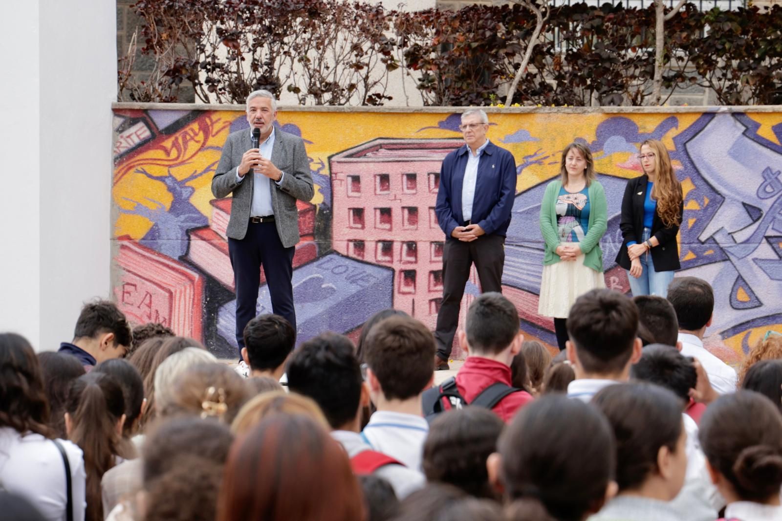 800 estudiantes participan en el concurso de redacción del Claret