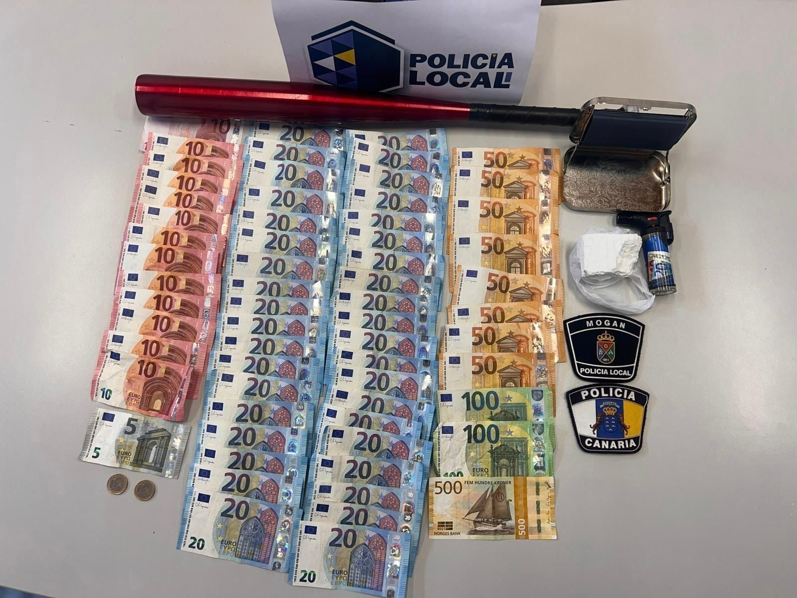 Dinero, droga y material requisado al joven de 27 años en Mogán.