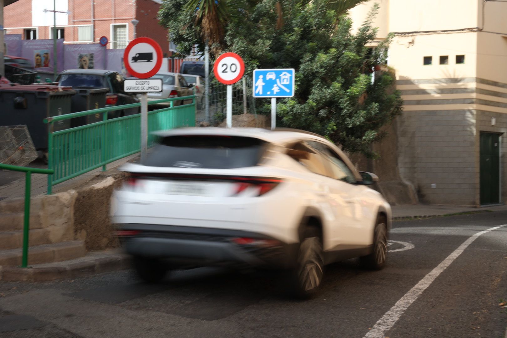 Vecinos de Lomo Apolinario solicitan reductores de velocidad en la calle Padre Pedro Sanz Sainz