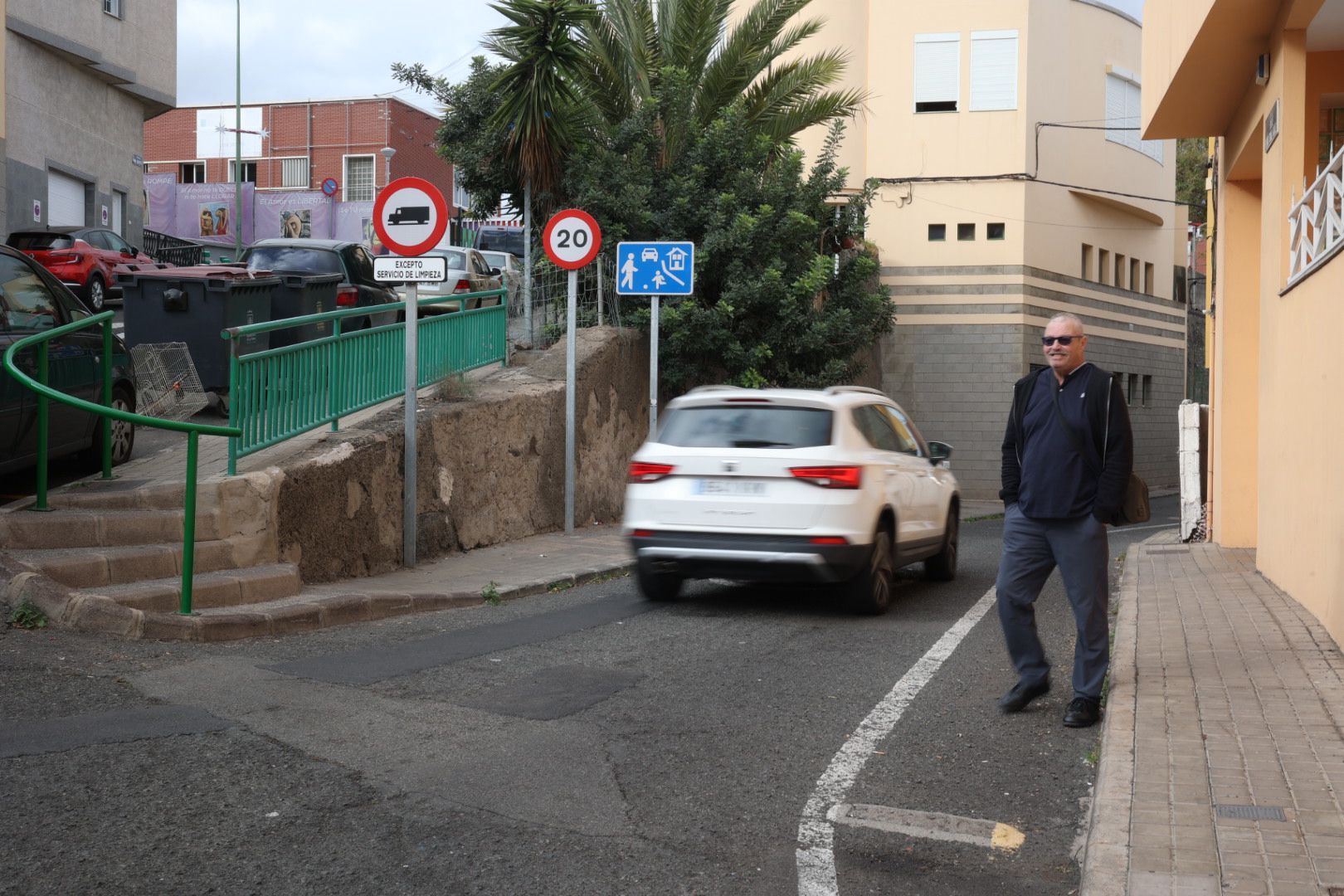 Vecinos de Lomo Apolinario solicitan reductores de velocidad en la calle Padre Pedro Sanz Sainz