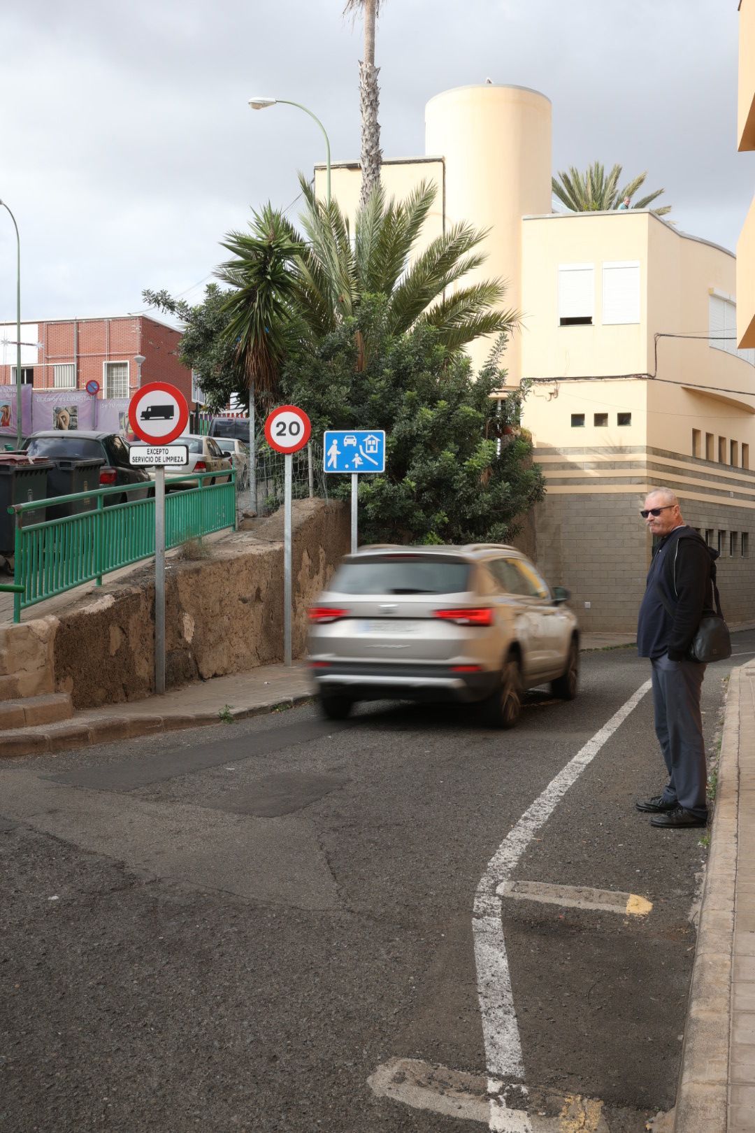 Vecinos de Lomo Apolinario solicitan reductores de velocidad en la calle Padre Pedro Sanz Sainz