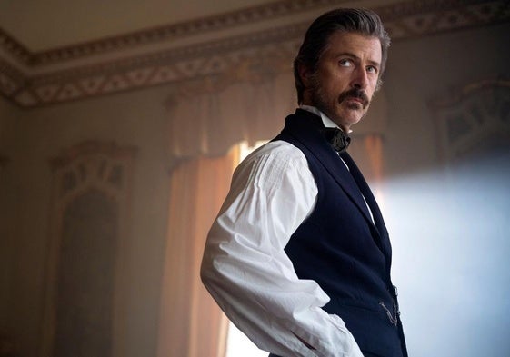 Kim Rossi Stuart caracterizado como Don Fabrizio Corbera.