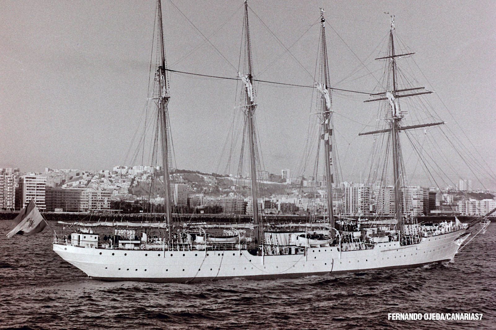 Una mirada al pasado cuando Felipe VI llegó a Canarias en el Elcano