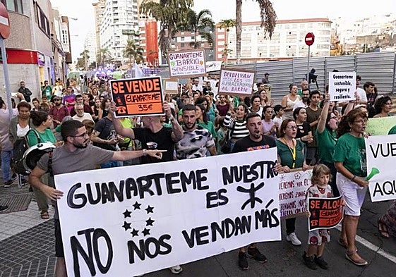 Manifestación contra los efectos del mercado de la vivienda en Guanarteme.