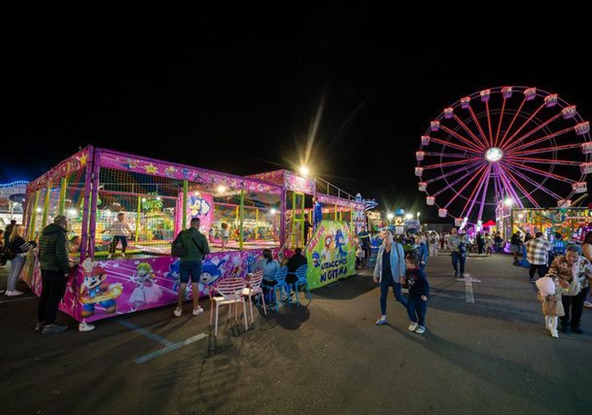 Imagen principal - Arranca en La Quinta de Gáldar la Feria de Atracciones