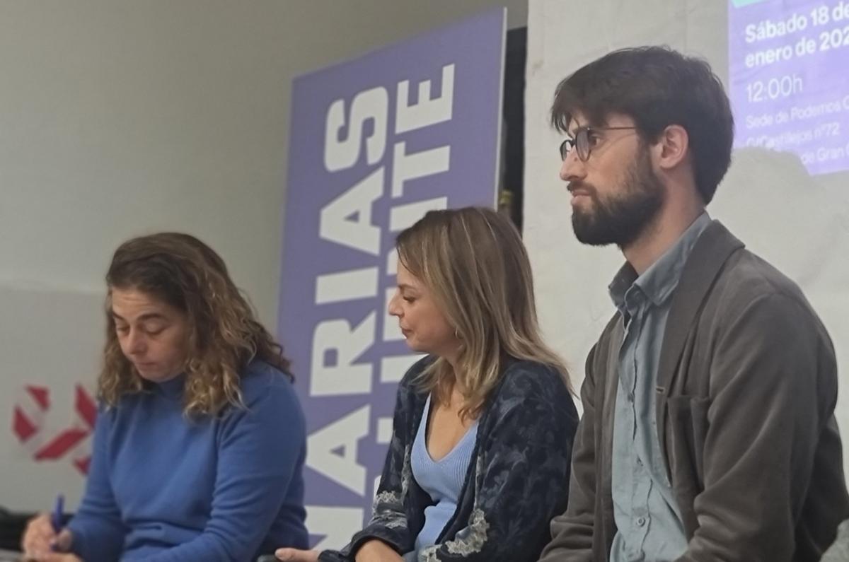 Los líderes de Podemos, en el acto decelbrado en su sede en la capital grancanaria.