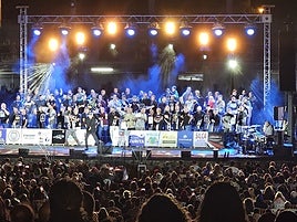 Más de 3.500 asistentes presencian la presentación de Los Nietos de SaryMánchez en Telde