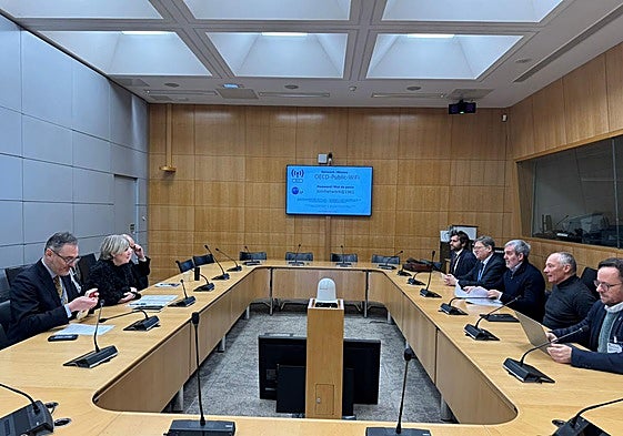 El presidente de Canarias, Fernando Clavijo, durante sus reuniones en París con representantes de la OCDE y la Unesco.