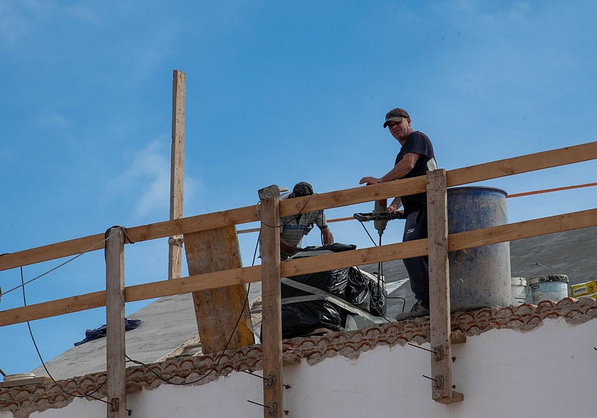 Imagen principal - Obras en el edificio.