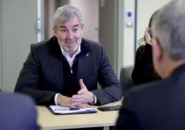 El presidente de Canarias, Fernando Clavijo, durante su encuentro con el nuevo comisario europeo de Interior, Magnus Brunner en el Parlamento Europeo en Estrasburgo (Francia).