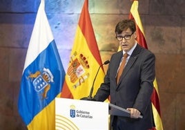 El president de la Generalitat de Cataluña, Salvador Illa, durante la una rueda de prensa tras la reunión con Fernando Clavijo.