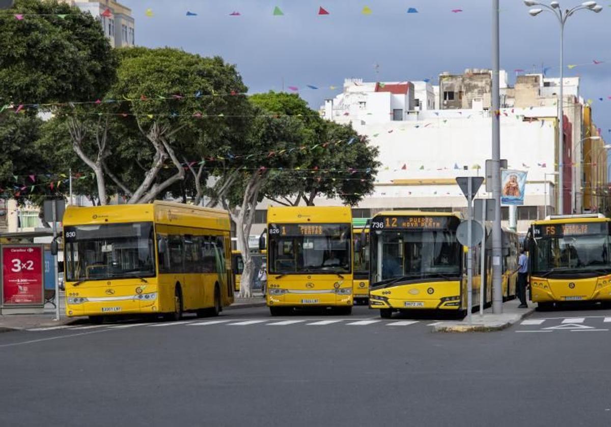 Foto archivo de guaguas en Las Palmas de Gran Canaria.