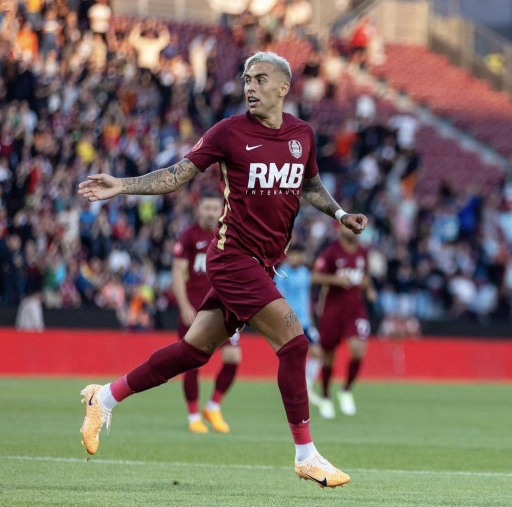 Jefté celebra uno de sus goles.