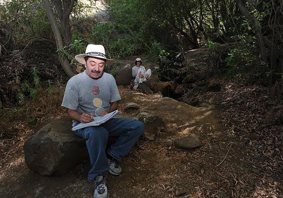 Adolfo Santana retratado por Gerardo Montesdeoca durante un reportaje.